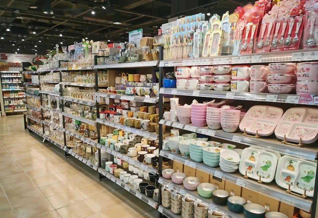 胖東來(lái)非食陳列學(xué)習(xí)_產(chǎn)品_日用百貨_拖鞋